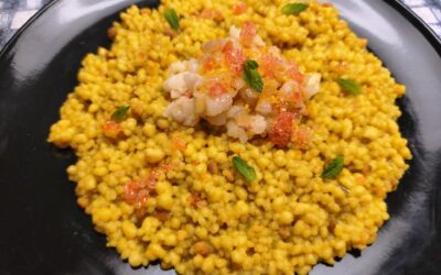 Fregula dorata allo zafferano con tartare di gambero, bottarga e finger lime